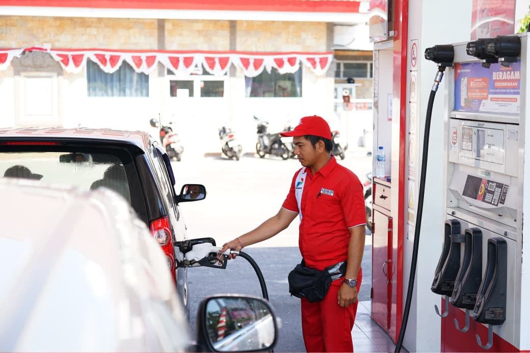Atasi Antrean Panjang BBM di Bali, Bahlil Perintahkan Pertamina Kerahkan Tujuh Kapal Pengangkut